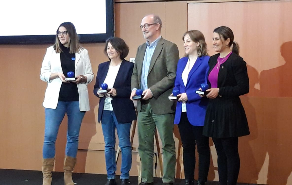 #SaludLaboral y #EmpresaSaludable  <a href="/navarrabiomed/">Navarrabiomed</a>   recibe la renovación  del #SELLOAZUL de <a href="/mutuanavarra/">Mutua Navarra</a> por su compromiso con la salud y el bienestar de sus trabajador@s. 

#LanOsasuna eta #EnpresaOsasungarria  <a href="/Navarrabiomed/">Navarrabiomed</a>-ek Enpresa Osasungarriaren Zigilua berritu du 👏👏👏