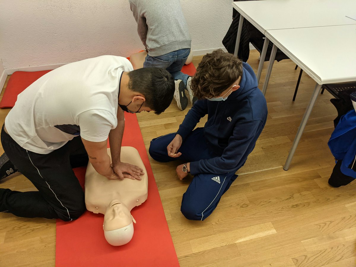 Would you know what to do if someone collapsed and was not breathing? Join us to learn essential, lifesaving First Aid skills to use in your workplace or community. Takes place this Mon 12 Feb from 2 - 3.30 p.m. at @OneStrawberryLn. Register here! 👉 bit.ly/3HRe3Dn