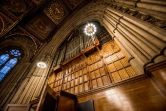 In the first ever episode of The Organ Podcast, Mark O’Brien goes behind the scenes at Manchester’s Town Hall with Andrew Caskie, MD at @nicholsonorgans, to take a look at the reconstruction of the 1877 Cavaille-Coll organ. Find out more and listen: bit.ly/3UwJTgq