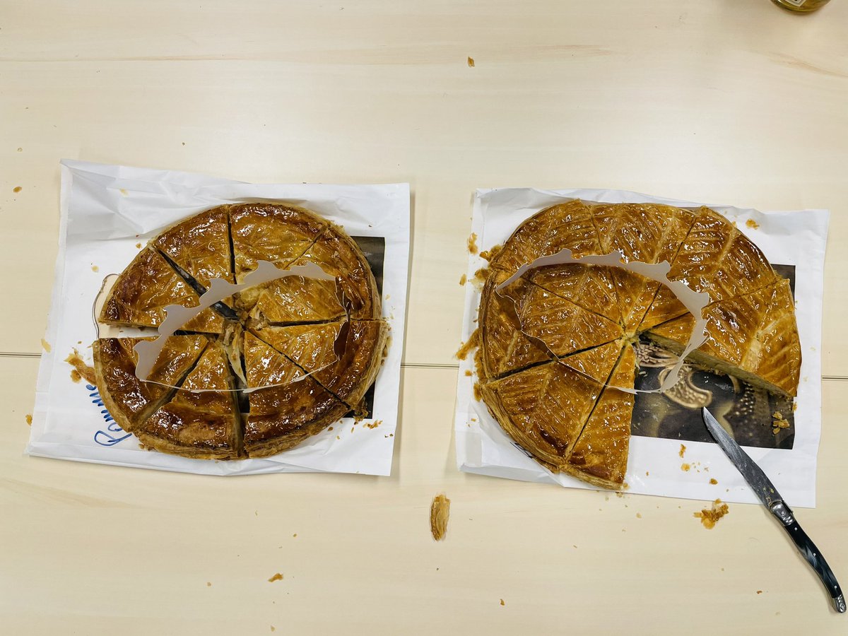 curej_urn's tweet photo. En direct de la galette des rois des doctorant·es du CUREJ 🤴👸!!
#galette #these #doctorat #recherche https://t.co/XBJgb9czzJ