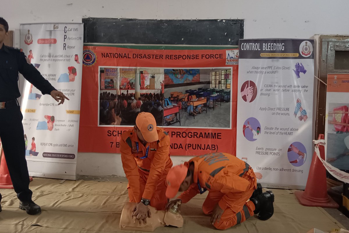 07NDRF's tweet photo. #Team7BnNDRF conducted School Safety and Disaster Awareness Program at GSSS Boys,Jaitu Faridkot(PB).
Topics Covered:
Disaster and it's type
Flood safety &amp; Rescue Technique
CPR
Bandage
Bleeding Control
Splinting 
Dos &amp; Don'ts during Earthquake
@NDRFHQ @AtulKarwal @ndmaindia @CMOPb https://t.co/0JAk7hppcu