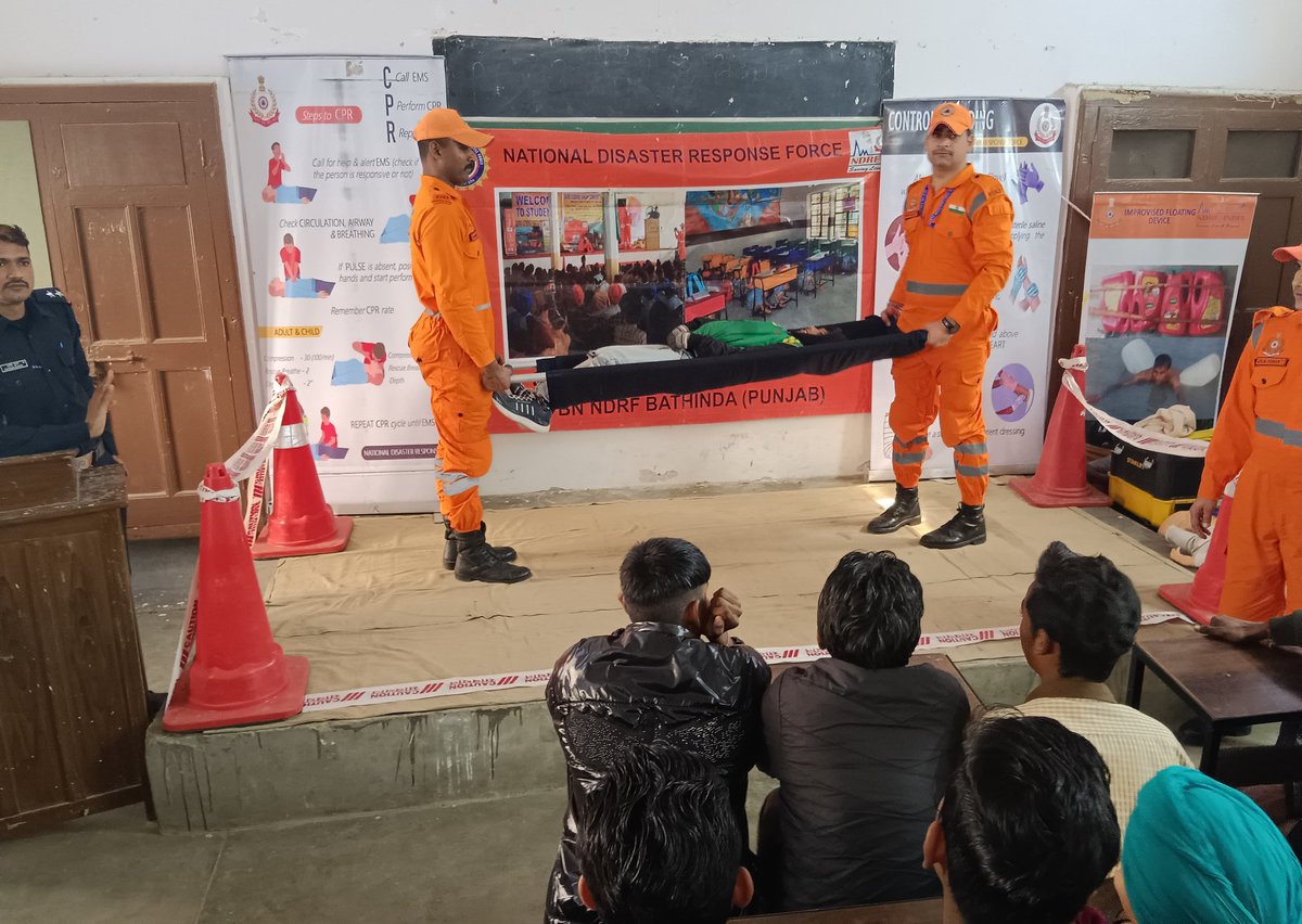 07NDRF's tweet photo. #Team7BnNDRF conducted School Safety and Disaster Awareness Program at GSSS Boys,Jaitu Faridkot(PB).
Topics Covered:
Disaster and it's type
Flood safety &amp; Rescue Technique
CPR
Bandage
Bleeding Control
Splinting 
Dos &amp; Don'ts during Earthquake
@NDRFHQ @AtulKarwal @ndmaindia @CMOPb https://t.co/0JAk7hppcu