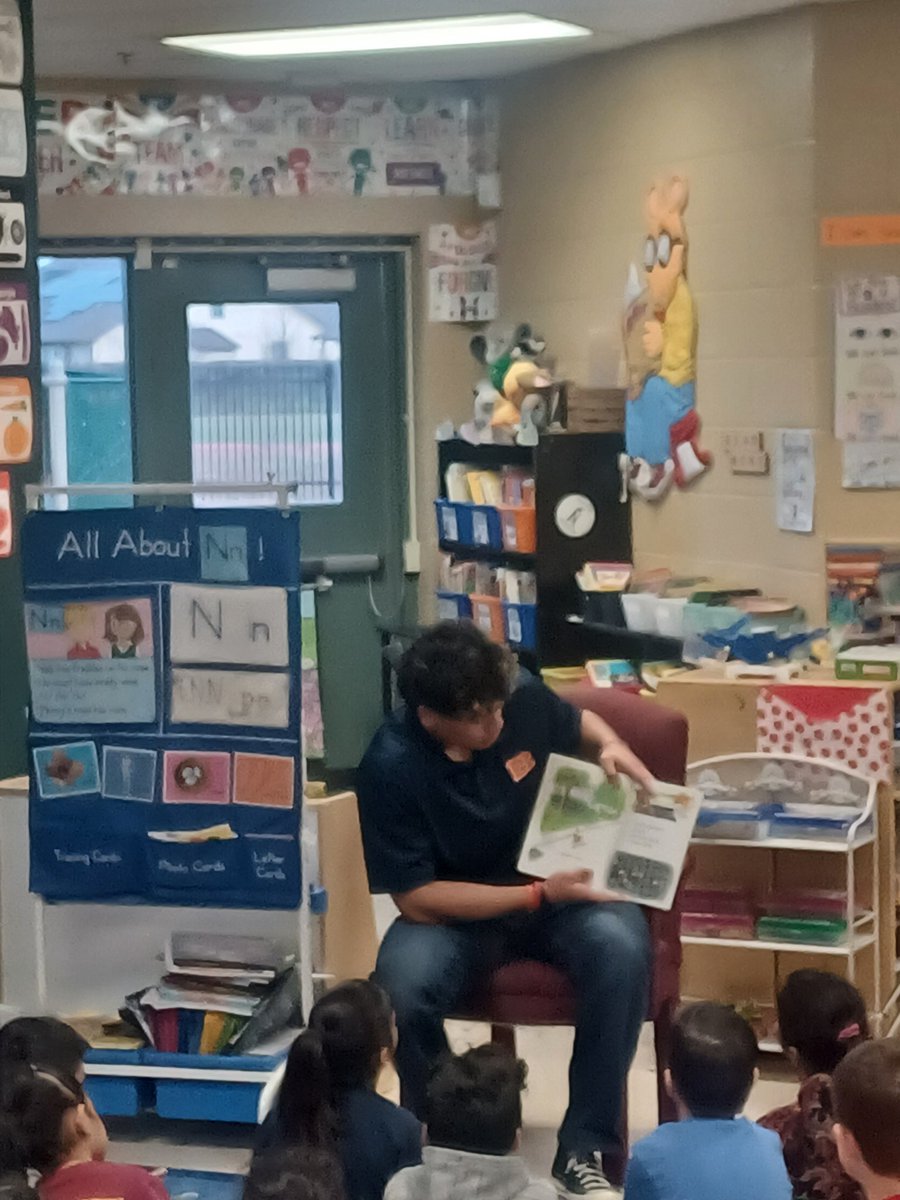 A few of our football players mentoring and reading to future Broncos @NISDCarnahan. We're always proud of our guys for giving back and continuing our long term commitment to serve!! @CBruce_Sr @coachrvillegas @CoachKDMattox @CoachThompsonFB