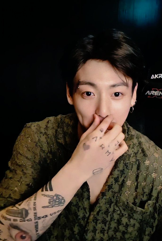 dailyjkpraise's tweet photo. Jeon Jung Kook ; the man that the whole world wants — a thread https://t.co/tpgD6Iq3Uk