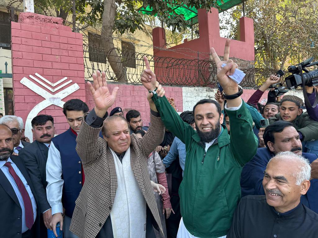 RajaZahoorKhan7's tweet photo. ہر گلی ہر شیر
بس شیر دا زور ہے۔
#پاکستان_کو_نواز_دو
#EkVariFerSher
#VotePMLN https://t.co/m9qZ6tzEcD
