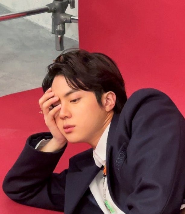 Seokjinpicss's tweet photo. THIS DOLL FACEੈ♡˳ https://t.co/kQ2RCnex9G