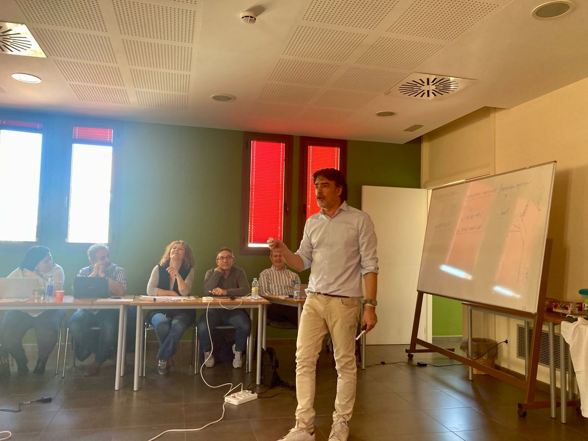 Los días 7 y 8 de febrero ha tenido lugar el encuentro de orientadores de nuestras escuelas en Barcelona. Familia y escuela, duelo y suicidio, son algunos de los temas que se han trabajado. Además, han podido visitar Can Prats y la Torre Gironella, orígenes de la España salesiana