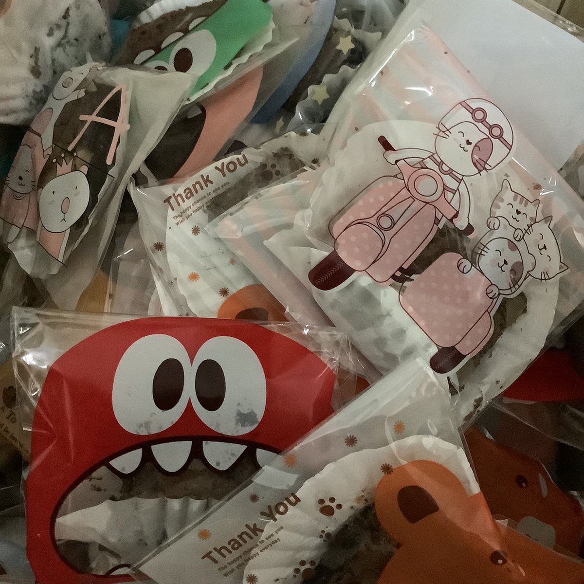m0Plezz's tweet photo. ✊✊พรุ่งนี้เค้ามีบราวนี่นะค้าบ 
ชิ้นละ10บาท ทักมาจองได้นะค้าบ🫶
#srnfact https://t.co/tiCAmlFpnt