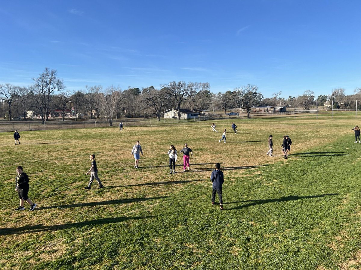 oakhillslions's tweet image. 7th Grade RLA students engaged in some hands on research&amp;amp; observations in the beautiful weather before they start their argumentative essay! Along with  text resources they now have real life observations &amp;amp; experiences to create an effective argument for recess! #LionsLearning