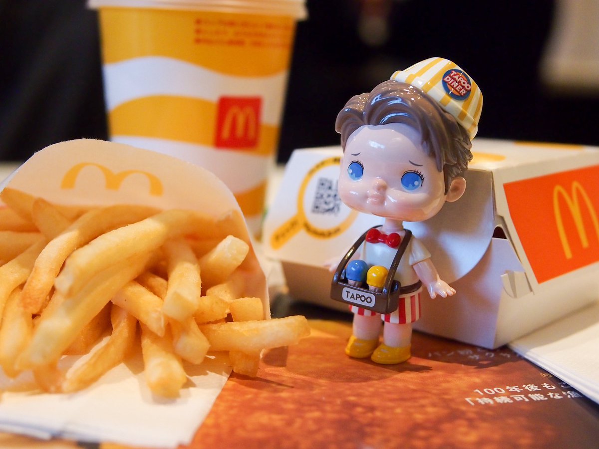 4ma4ma9ma's tweet photo. 今日マックでチキンナゲットのハッピーセット頼んだら��号のスタンド渡されて席までお持ちしますってパターンだったんだけど、持ってきてくれた紙袋にフライドポテト入ってなかった😧
え?ステルス値上げ(違)でポテトこっそり廃止?と思わずググっちゃったよ😬
#ポップマート #tapoo https://t.co/D2ovDll8DY
