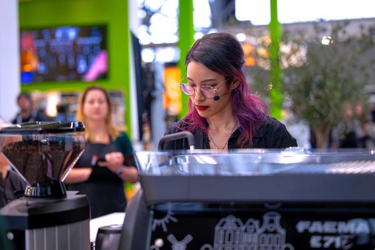 Doedelz's tweet photo. Almost a month ago now.. but during horecava, the dutch finals for latte art were hosted, and i managed to get myself in 5th place after a last minute cancellation!✨i can now concider myself amongst one of the best which is still crazy to believe https://t.co/2Qz9Fe5Dao