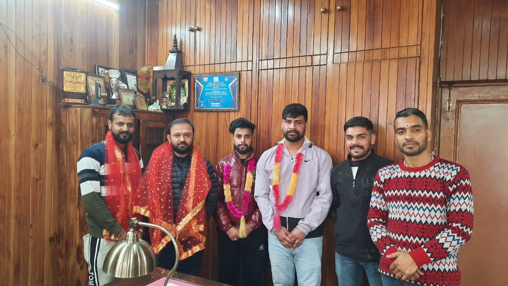 08.02.2024: Youth activists of Marh Block namely Sourab gupta; Sushant; Vishal Verma; Janu sharma today joined Ekam Sanatan Bharat Dal. 

The following week, their team members will also formally join the party at Marh. 

Ekam Sanatan Bharat Dal will contest Lok Sabha 2024