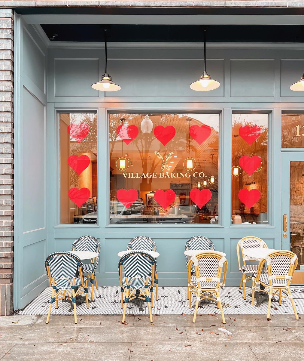 Love is in the air... ❣️

@crystal_nova captured this sweet little bake shop using the Cozy filter 🥰 #AColorStory