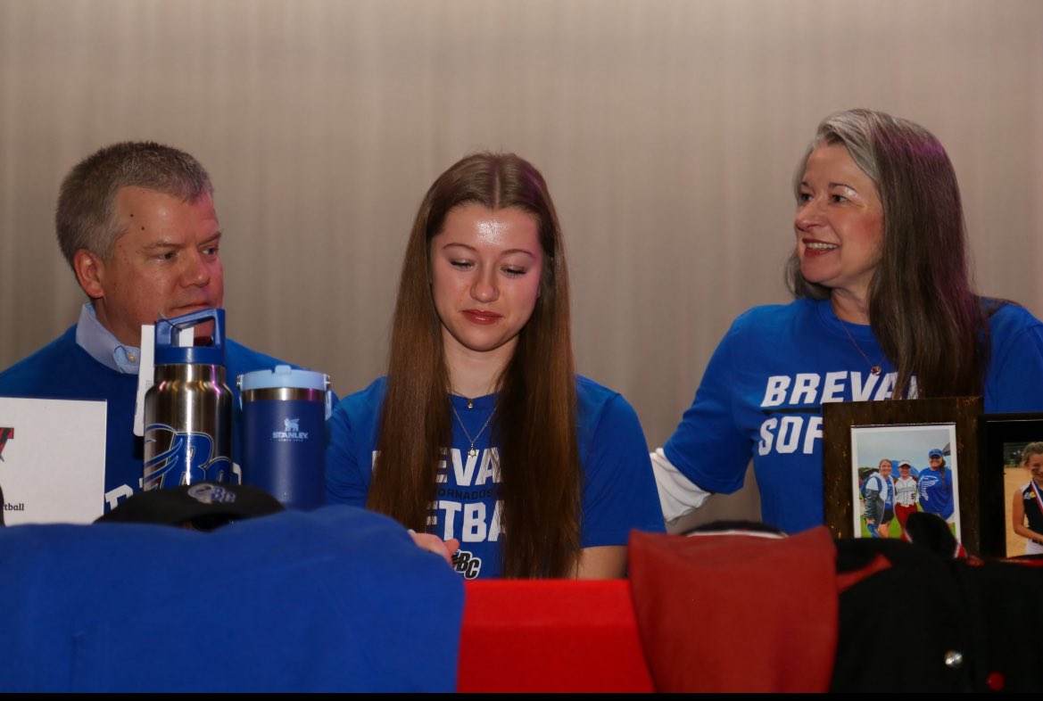 Anna Graves tweet media