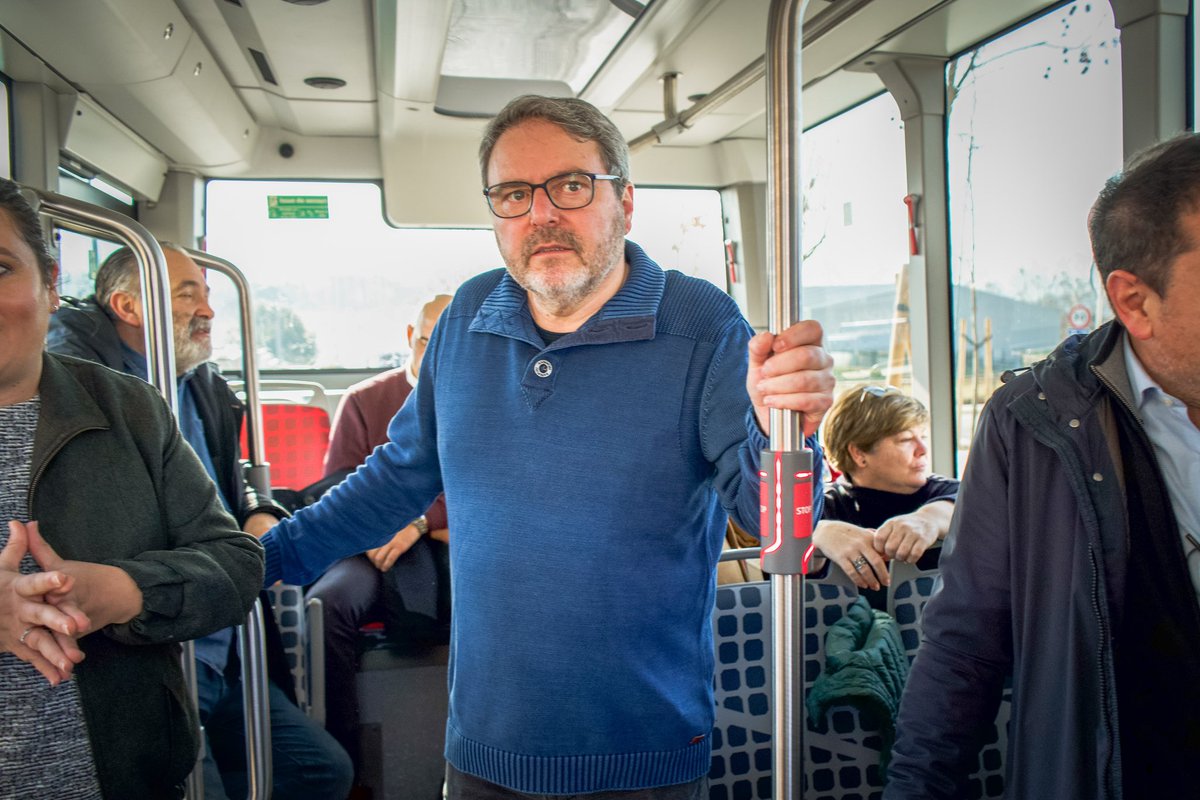 EsquerraSPM's tweet photo. 📢 El regidor de Mobilitat i Transport, @Bertu22m, participa en la prova de l’autobús 100% elèctric de @sagalesbus a #SantaPerpètua.

🚌 Hem de promoure un canvi d’hàbits en la ciutadania, però també millorar l’ús del #TransportPúblic i els vehicles elèctrics. https://t.co/rwUXrkGDgG