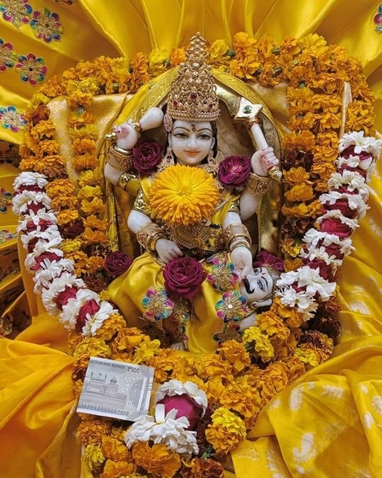 माँ बगलामुखी आप सभी पर अपनी कृपा और आशीर्वाद बनाए रखें। जय माँ बगलामुखी।