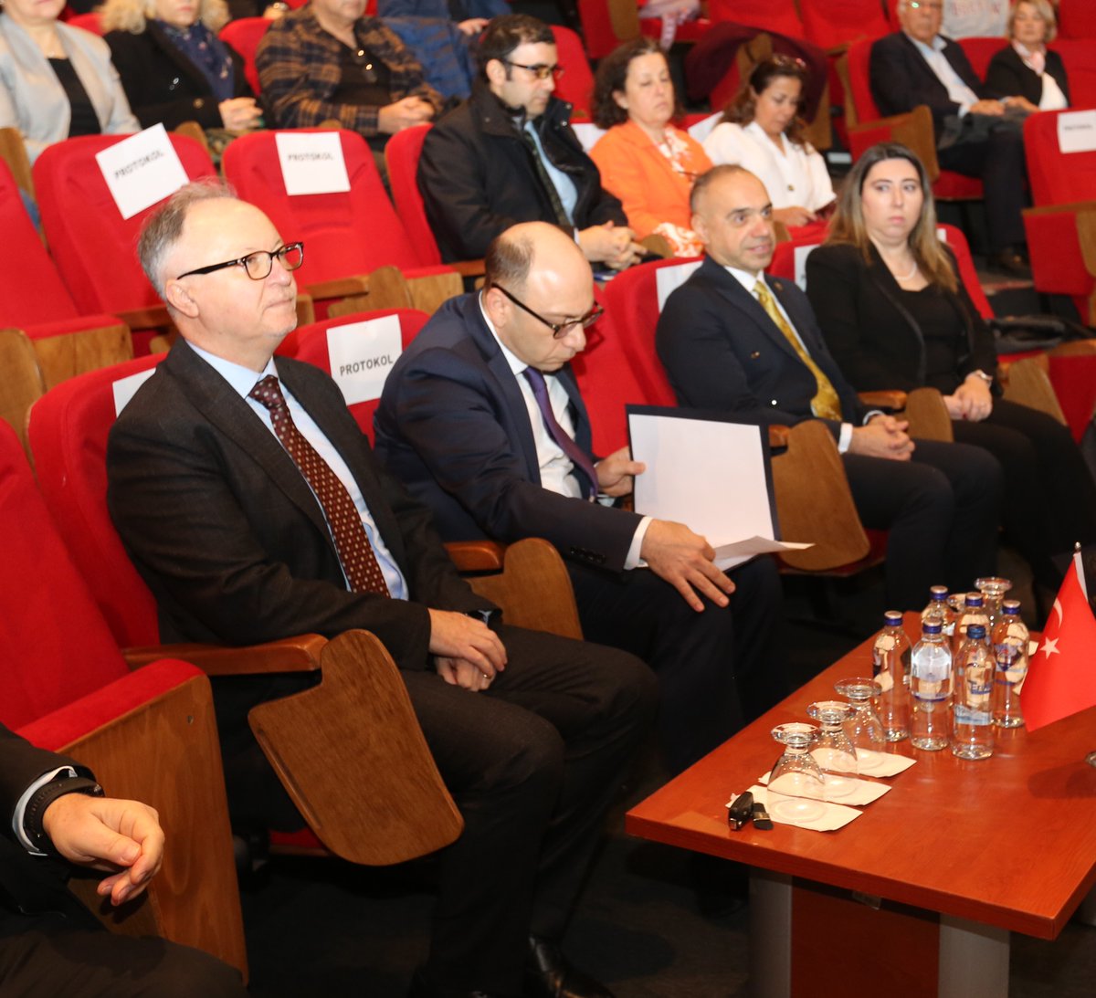 iuc_jeofizik's tweet photo. 6 Şubat 2023 tarihinde Kahramanmaraş merkezli gerçekleşen iki büyük depremin yıldönümü sebebiyle düzenlediğimiz bilimsel değerlendirmeler ve panelimizden oluşan anma etkinliğimize katılımınızdan dolayı teşekkürlerimizi sunarız.#eniyiolmakicin https://t.co/cpdr43YA5x
