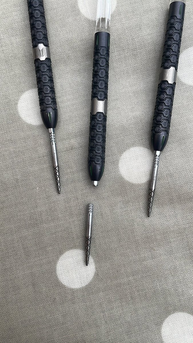 Hect__21's tweet image. Anyone had this issue with target points just hit the board and snapped of ? @TargetDarts