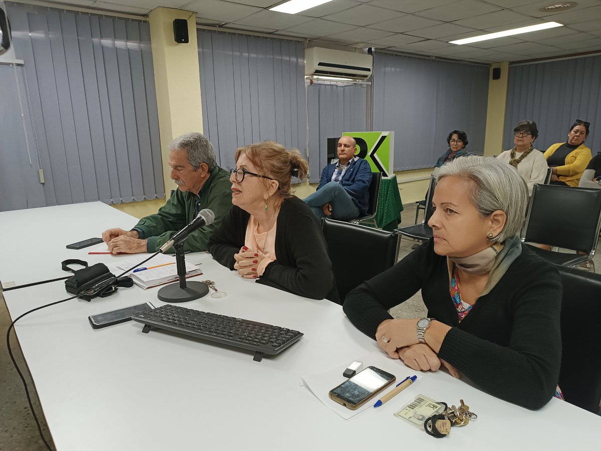IPKCuba's tweet photo. Sesiona desde el Ipk Cuba el Balance anual de la Sociedad Cubana de Microbiología y Parasitología.
#CubaPorLaVida @GeoPAlvarez @japortalmiranda @japortalmiranda @VKouri1481967 @Castro_Marta_A https://t.co/mtT4aomSTD