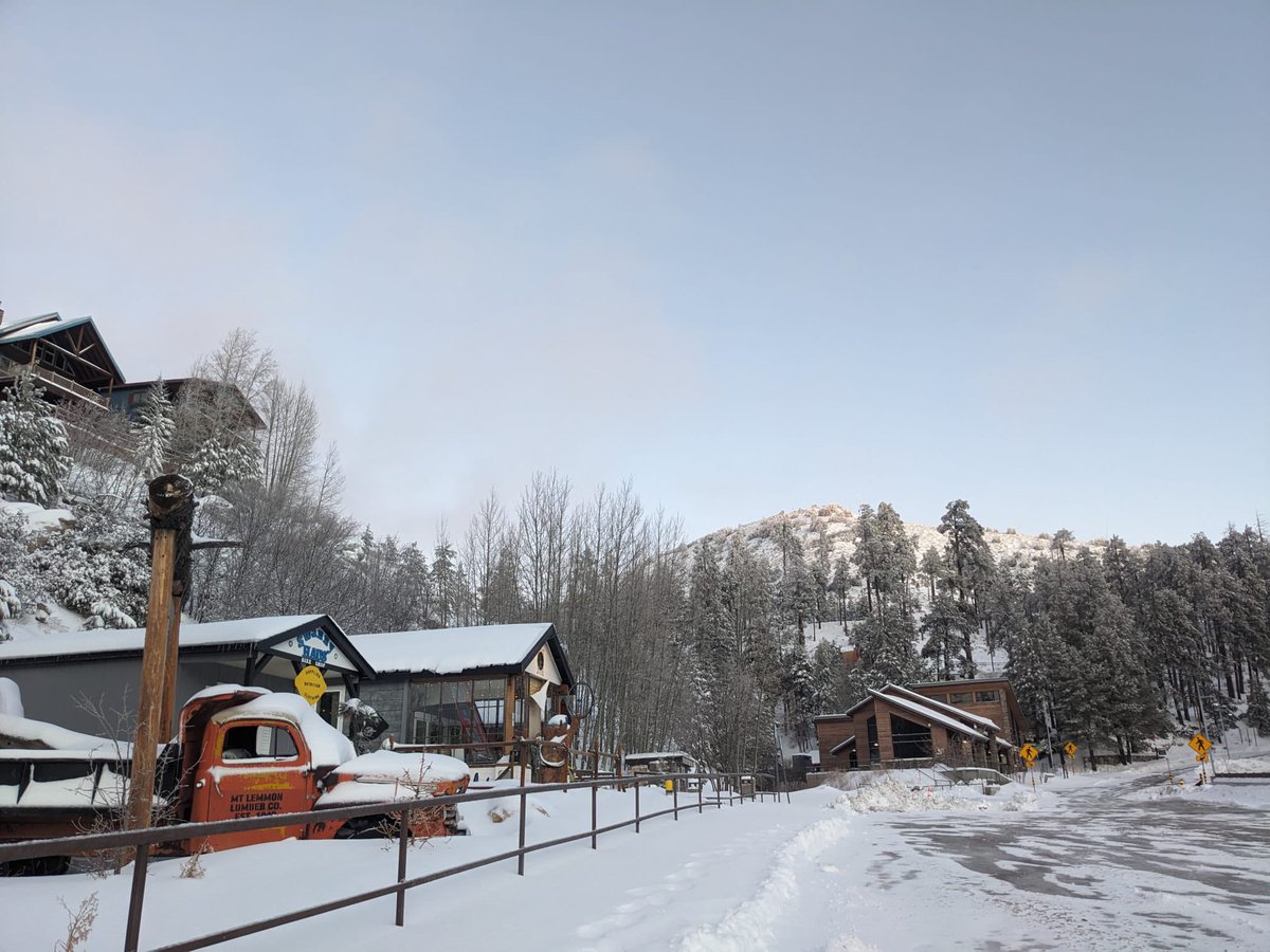 Mtlemmonhotel's tweet photo. The calm before the next storm. Most of Mt Lemmon received anywhere from 12 to 18 inches of snow with more forecasted tonight. ⛄️ 🎿 ⛷️ 

Pictures from Thursday, February 8, 2024 at 745am. For current road conditions - please call (520) 351-3351 https://t.co/zQKHc8eW3h