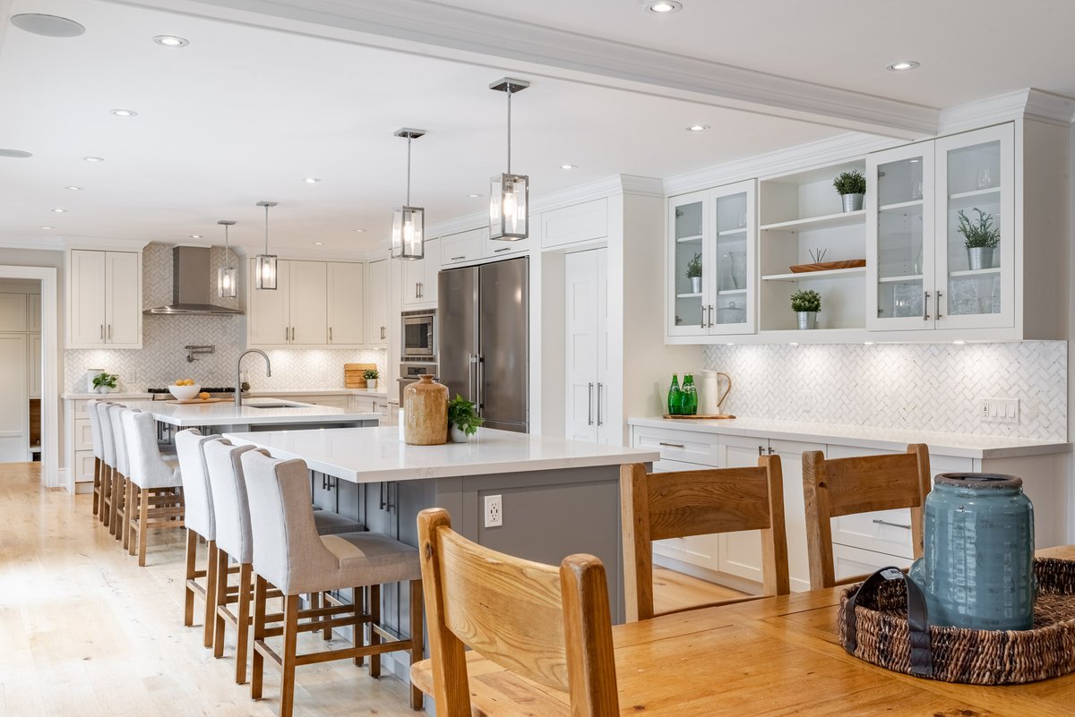 RobKadRealEst's tweet photo. #ForSale Step into the epitome of luxury living at 177 Gloucester Avenue, a truly exceptional property that redefines affluence and comfort on an expansive 0.581-acre lot. 🏡 

Learn more at our website - https://t.co/FTBXf4YRs6 https://t.co/YUOu9HmNlG