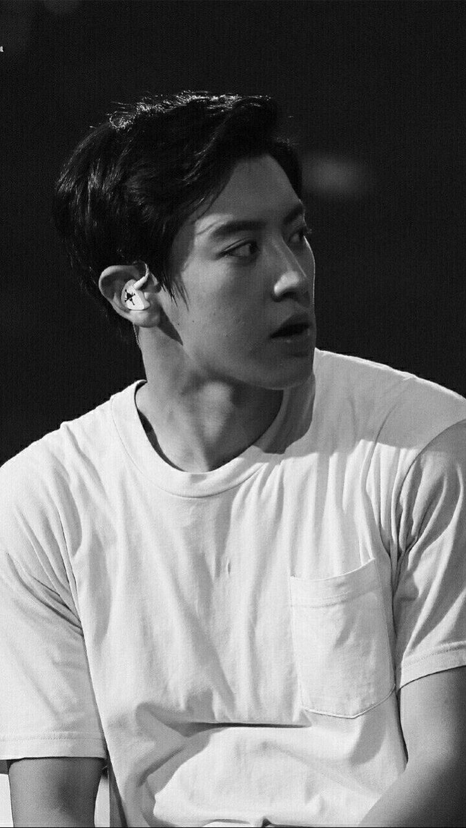 bilarindi's tweet photo. For sale!!!

Chanyeol Fancon VIP ROW V!✨✨✨ terima beres tinggal satset langsung jd aku kasih gelang. For details dm yaa😉 #chanyeol #chanyeolfancon #WTS https://t.co/NIOZ8KcQoq