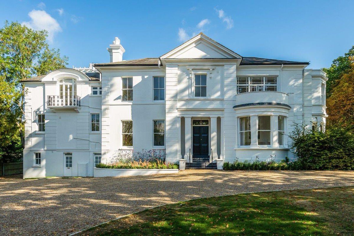 HamptonsReigate's tweet photo. Having acted on behalf of the original developer, we are extremely pleased to have been asked to market this wonderful duplex apartment in Wray Park Road, Reigate.

#SurreyHomes #Hamptons #HamptonsReigate #hampstons1869 
#Reigate #property https://t.co/D7PwNinOtB