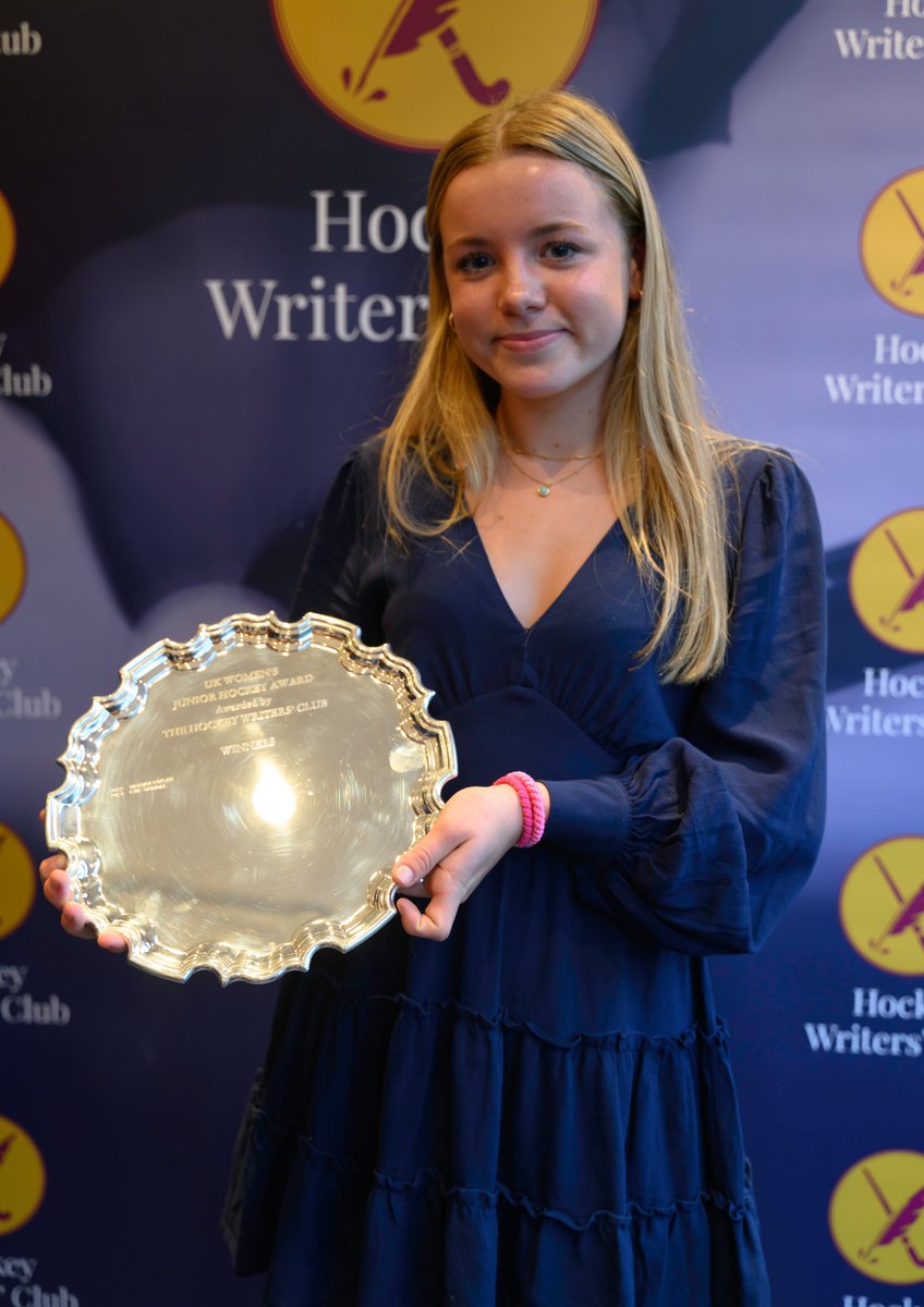 Our Junior Girls U16 award went to @EvieGrindal, with <a href="/howard__tess/">Tess Howard</a> presenting. Many congratulations.
📸 <a href="/CamUmpire/">UmpireCam</a>