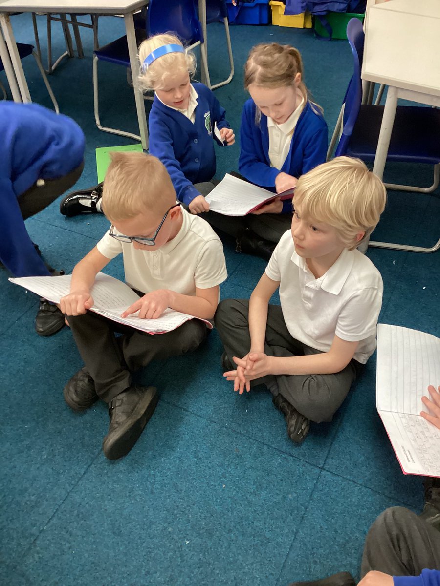 BPSYearTwo's tweet image. Year 2 are sharing their learning with Year 1. We are teaching them all about penguins. #billingshurstwriting #ks1