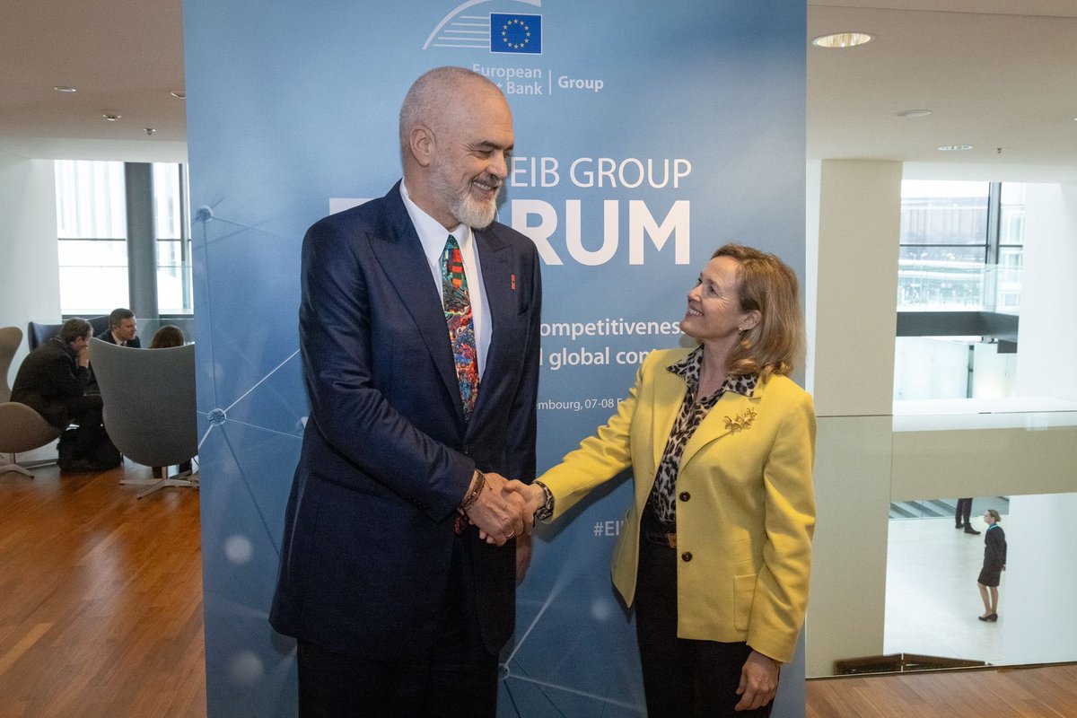 Good to meet with Prime Minister @ediramaal at the #EIBForum to discuss strengthening our cooperation with #Albania🇦🇱. Alongside the @EU_Commission and other EU partners, the @EIB is supporting neighbouring countries on their path to accession.