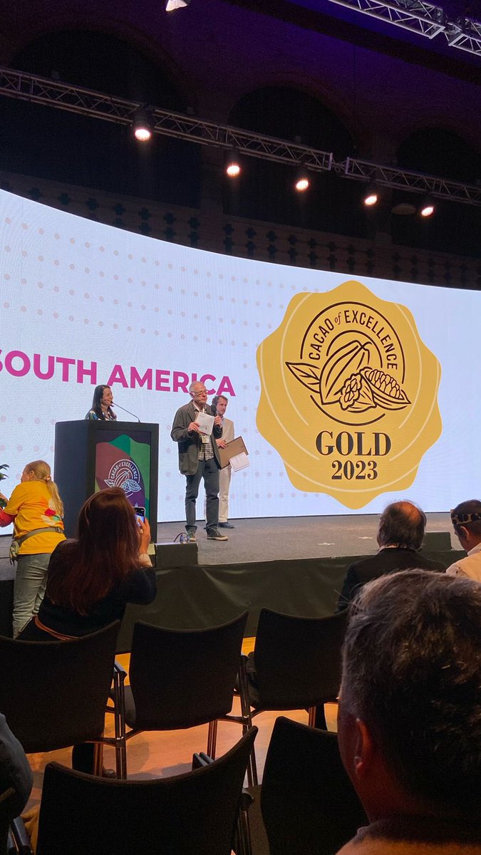 e_baquerocacao's tweet image. Que orgullo!!! 👏🇨🇴
Una vez más Colombia, a través de WORKCACAO, gana el CACAO OF EXCELLENCE, Felicitaciones a los cacaocultores del Depto del Meta. Con los clones investigados por @fedecacao FSV-41 y FEAR-5. La premiación se realizó en Amaterdam. @jlucasrestrepo @jmojicaflorez