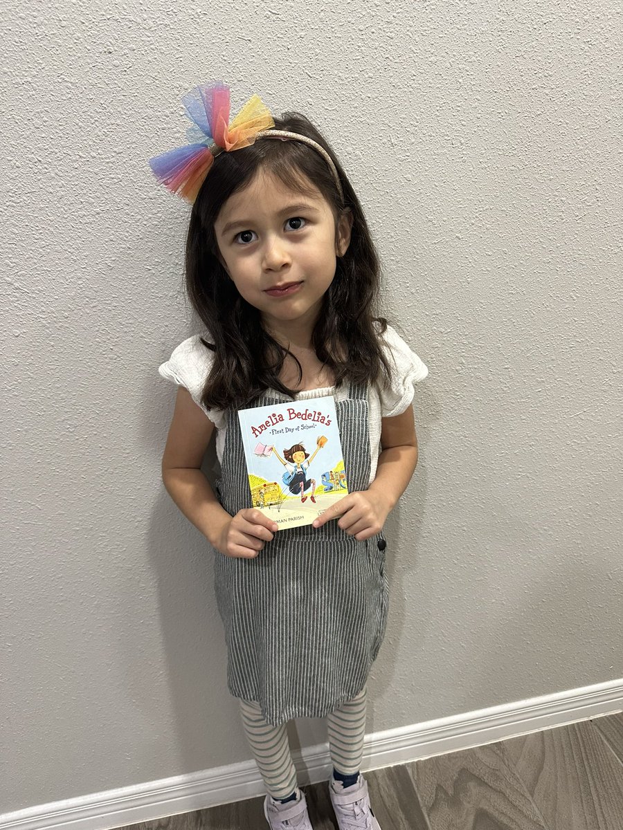Yesterday was World Read Aloud Day. I hope everyone got the opportunity to read to someone ❤️📚 Amelia as Amelia Bedelia 💕