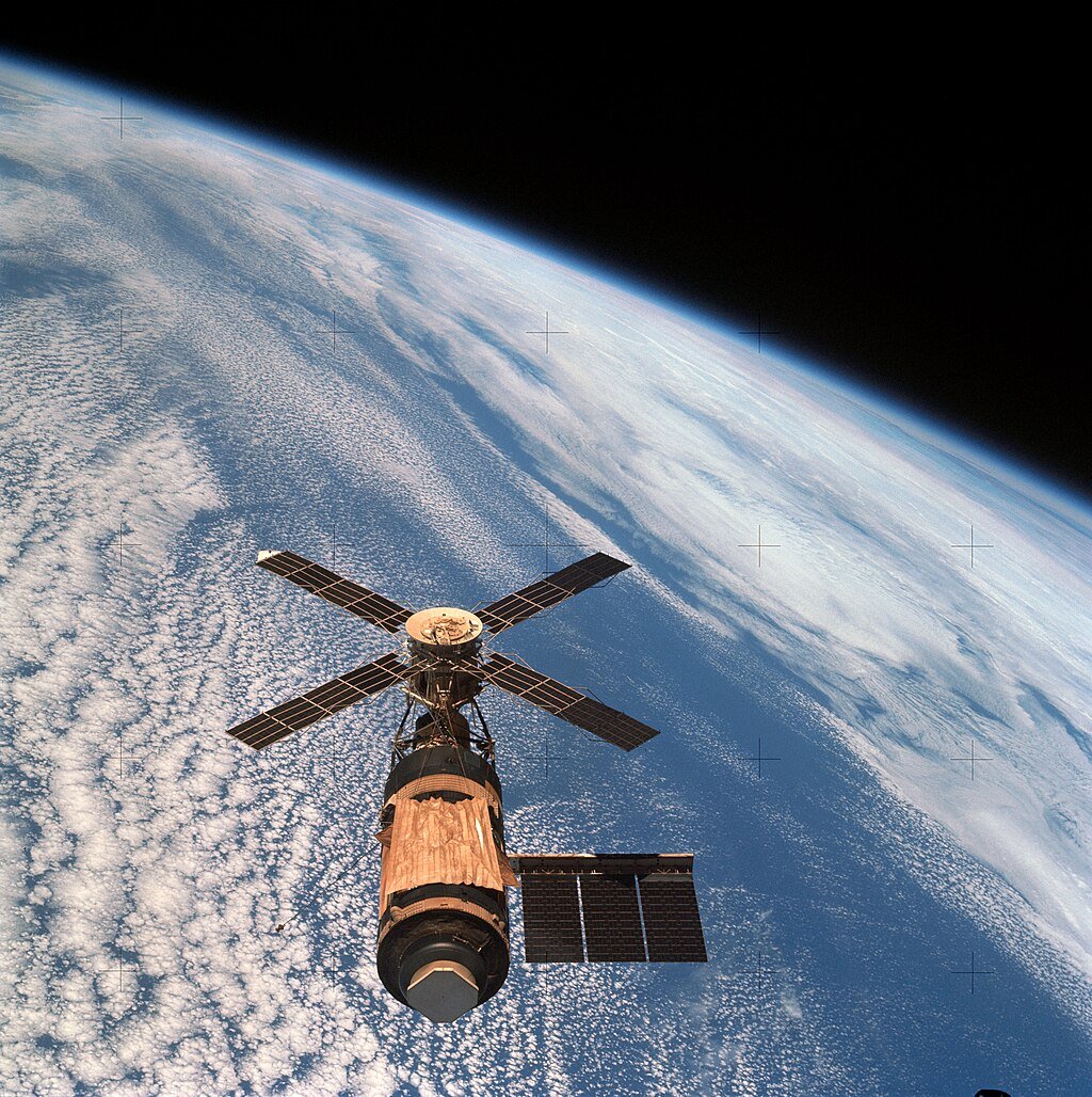 jennnixon's tweet photo. 50 years ago today #Skylab4 returned home.
https://t.co/E8IU2mFccP https://t.co/veDzBDoKDR