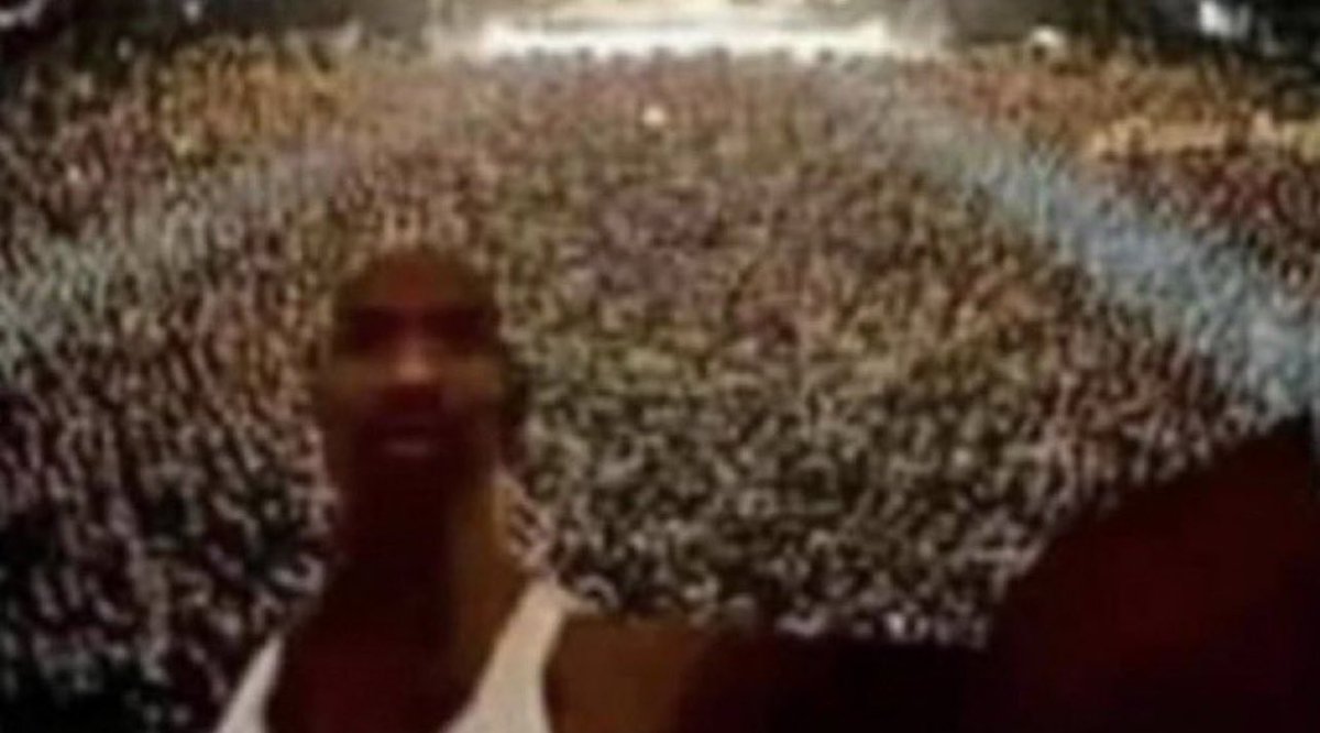 kanyestreams1's tweet photo. “Who sold the house?”

Me at my 5th Vultures World Tour concert https://t.co/sqL0arXFxP
