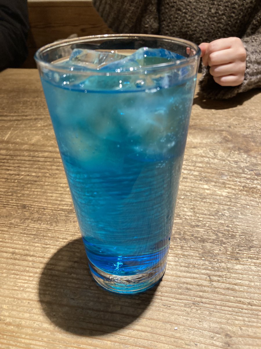 FE041164's tweet photo. バイト後の飲みはとても良い👌 https://t.co/QvpgiLVQY5