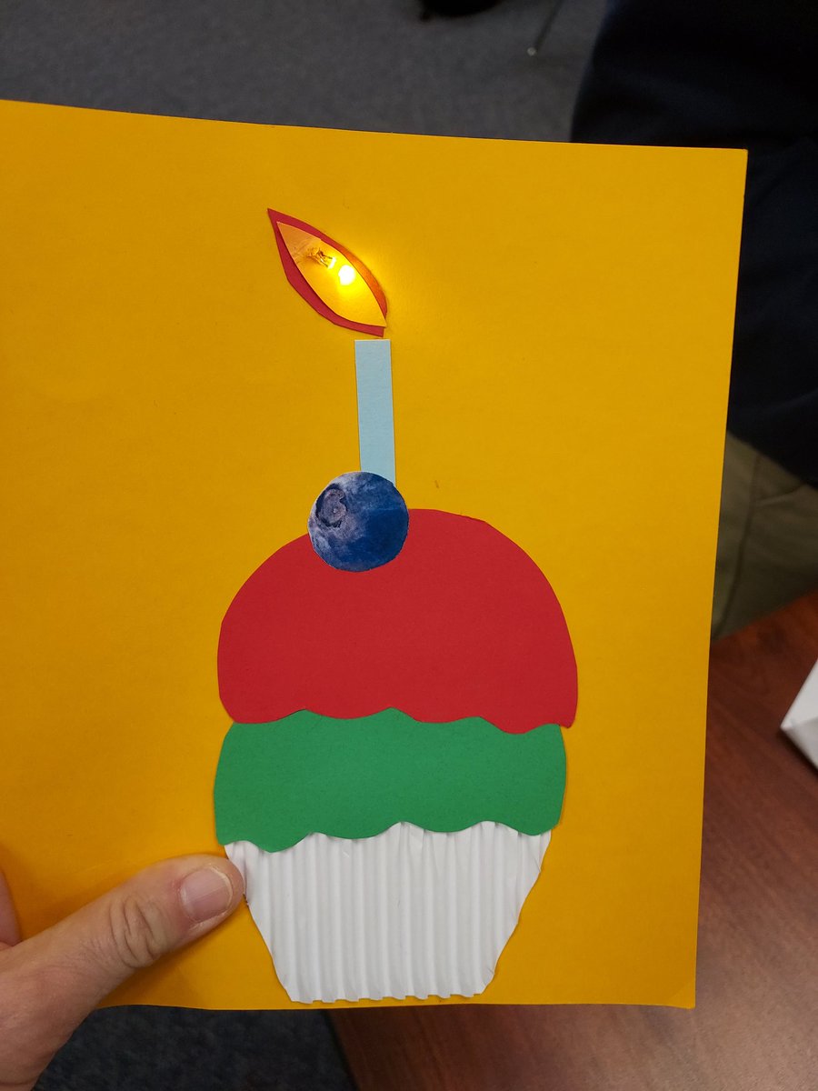 OlleLibrary's tweet image. Maker&apos;s Club made paper circuits today. Lots of trial and error made great discussions.  #MakerspaceFun #MoreThanBooks @Alief_Libraries @OlleMightyOwls @AliefTech