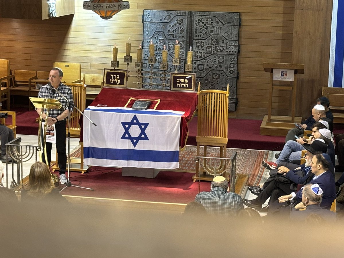 piopiotwit's tweet image. Ayer pude hablar personalmente con una rehén y familiares de rehenes de Hamas. Su testimonio impresiona .Es necesario no parar de exigir la liberación de sus seres queridos. Su fuerza, cercanía y apuesta por la convivencia fueron una lección de vida para mi.
#BringThemHome