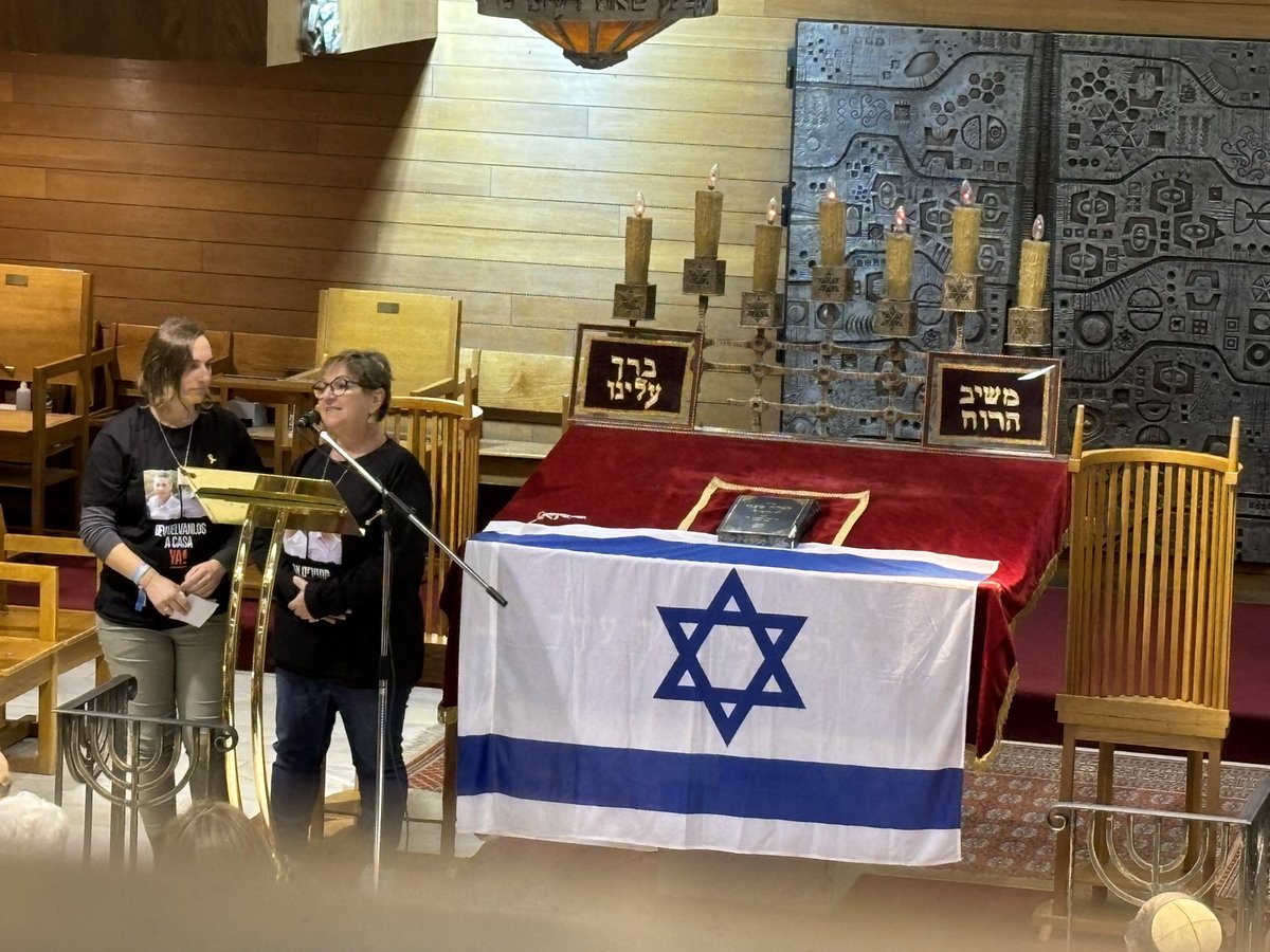 piopiotwit's tweet image. Ayer pude hablar personalmente con una rehén y familiares de rehenes de Hamas. Su testimonio impresiona .Es necesario no parar de exigir la liberación de sus seres queridos. Su fuerza, cercanía y apuesta por la convivencia fueron una lección de vida para mi.
#BringThemHome