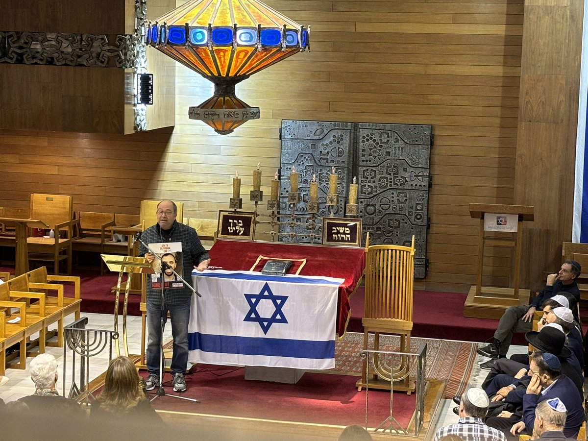 piopiotwit's tweet image. Ayer pude hablar personalmente con una rehén y familiares de rehenes de Hamas. Su testimonio impresiona .Es necesario no parar de exigir la liberación de sus seres queridos. Su fuerza, cercanía y apuesta por la convivencia fueron una lección de vida para mi.
#BringThemHome