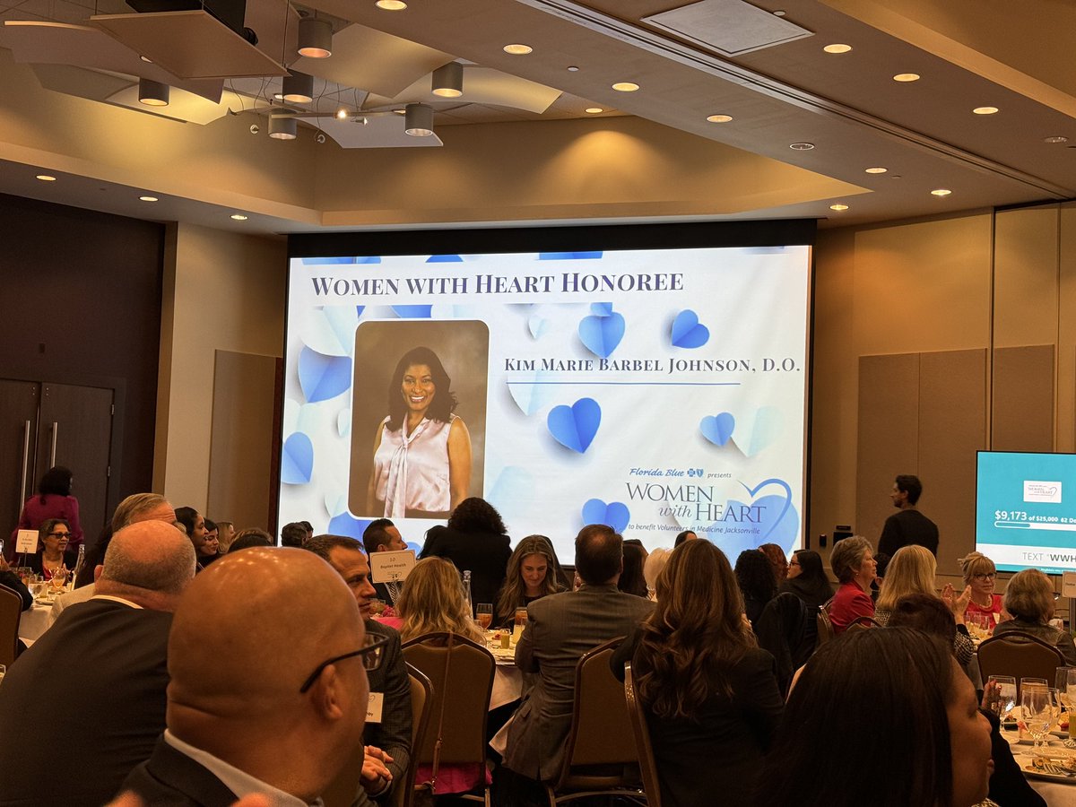 To be honored yesterday by #VolunteersInMedicineJax among 9 and before 100s of  #iconic #CommunityLeaders was a #GIFT! To do so with support my friends & family at @MayoClinic @MayoCancerCare @MayoEquity was a #BLESSING!!
What an amazing #WomenWithHeart day! To GOD be the Glory!