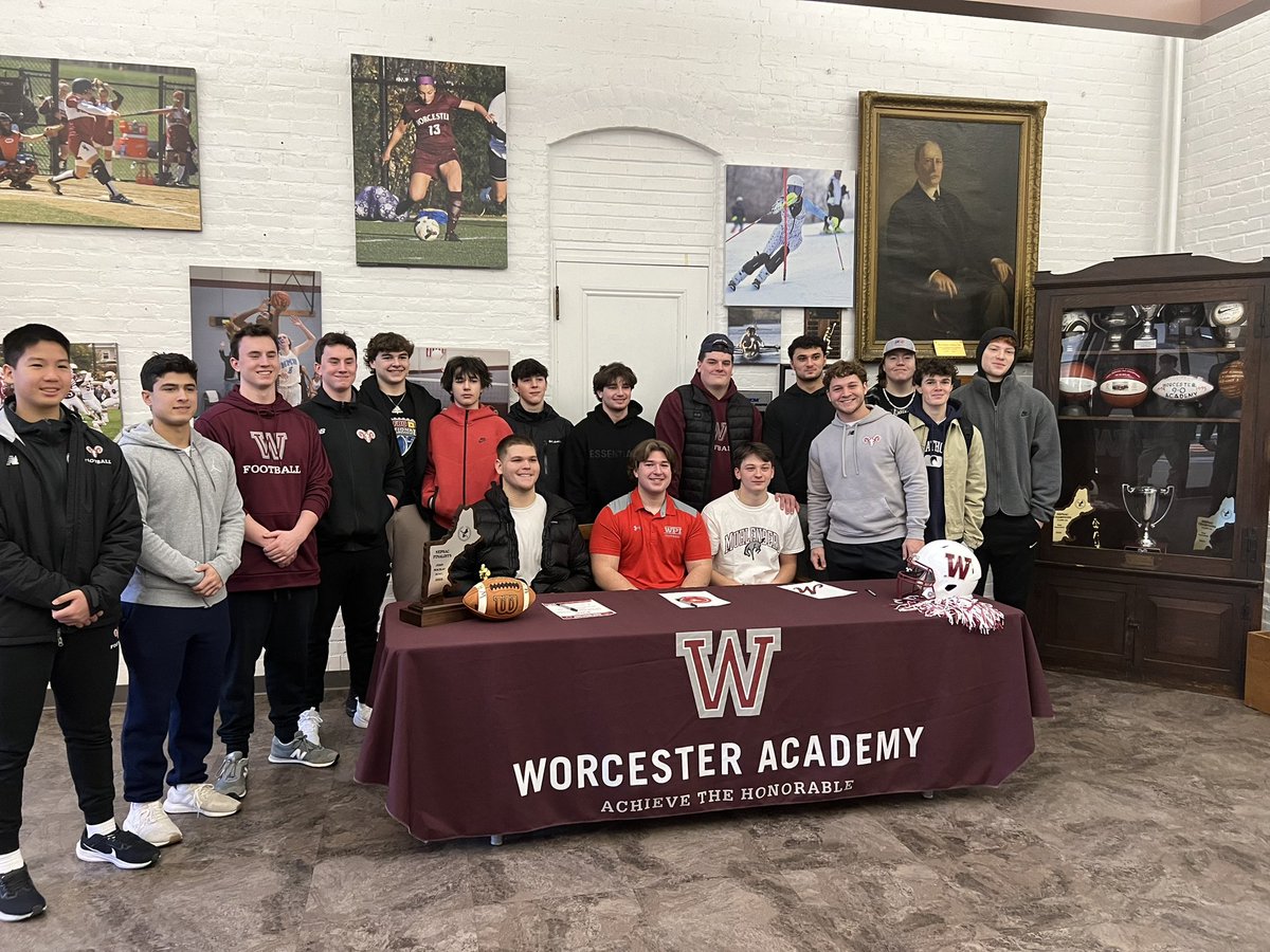 Paul_Sjr's tweet photo. Happy to officially be an Engineer!!! Thank you to my family and coaches who have helped me along the way.
@CoachRobFB 
@CoachMKellyWPI 
@WPIFootball 
@WA_Athletics 
@BandytheCoach 
@CoachMartinESA https://t.co/AJXUHWW8Np