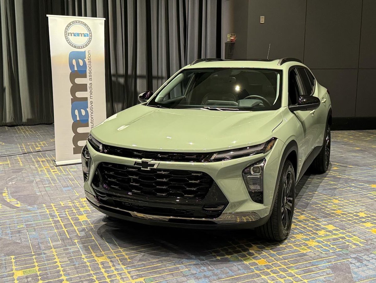 mamaonline's tweet photo. Congrats to the @chevrolet Trax for winning MAMA’s Favorite Vehicle of the year this morning at @thechicagoautoshow
#mamasfavorite #chevrolettrax #chevytrax #trax #chevy #cas2024 #chicagoautoshow https://t.co/JJdtDjCY04