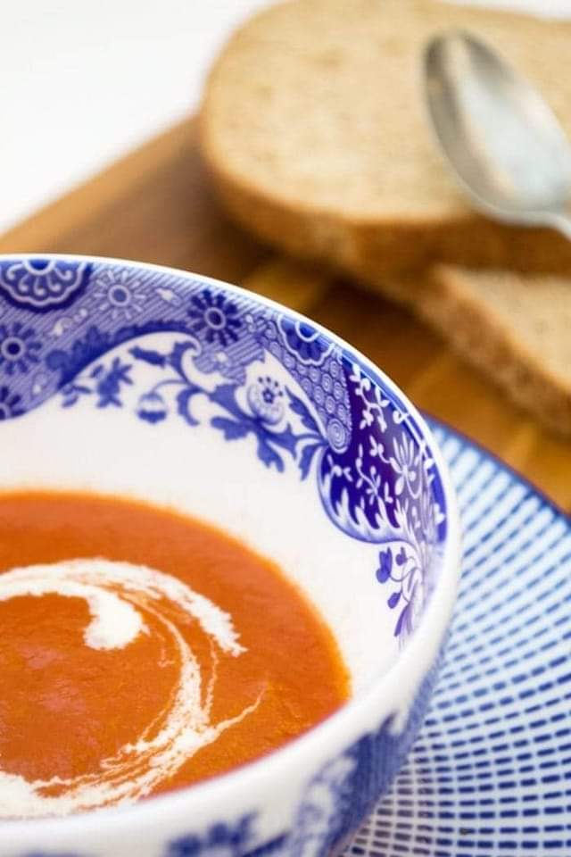 I have classic recipe to share with you today, creamy tomato soup, made with tinned tomatoes. It's super easy and tastes great! Just like that famous brand. theveganlunchbox.co.uk/2020/10/vegan-…
#vegansoup #veganrecipes