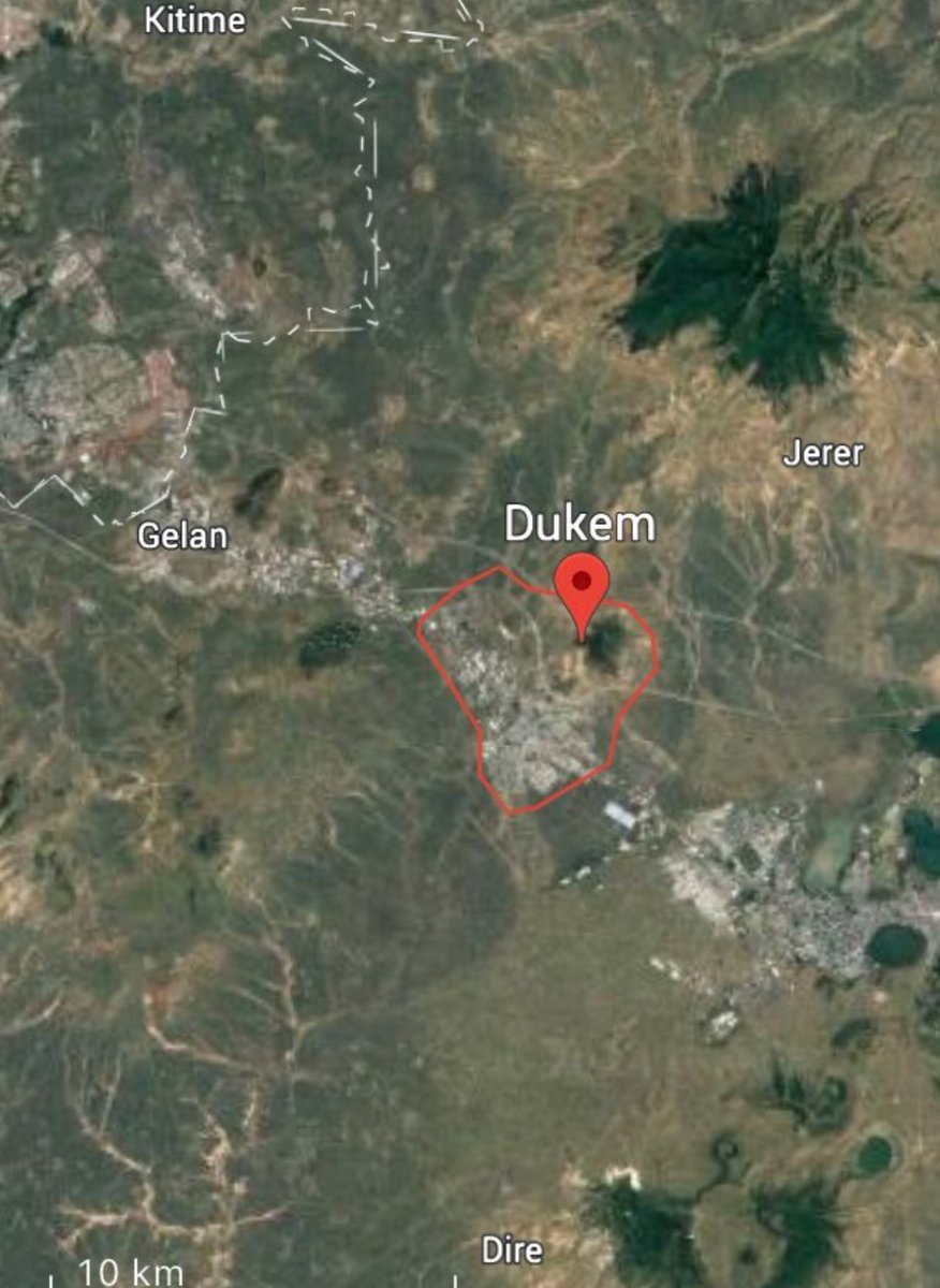 4Xamarpeople's tweet photo. #Breakingnews 

4 truck drivers killed in #Dukem by #OLA, The town is only 21 miles outside #AddisAbaba. 

OLA restricted moving out side of Addis Ababa, #AddisAbaba https://t.co/yCbkhQbaLe