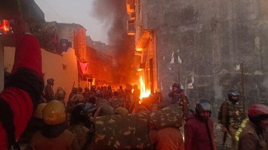 NewsAlgebraIND's tweet photo. BIG BREAKING NEWS 🚨 Pushkar Singh Dhami issues SH00T AT SIGHT orders to Police in Haldwani 🔥���

Radicals had thrown stones at police officers and set vehicles on fire after illegal madrasa on Govt land was razed by authorities.

Mob even set a transformer on fire, resulting in a power outage in the area. Several journalists and administration officials were trapped inside the police station.