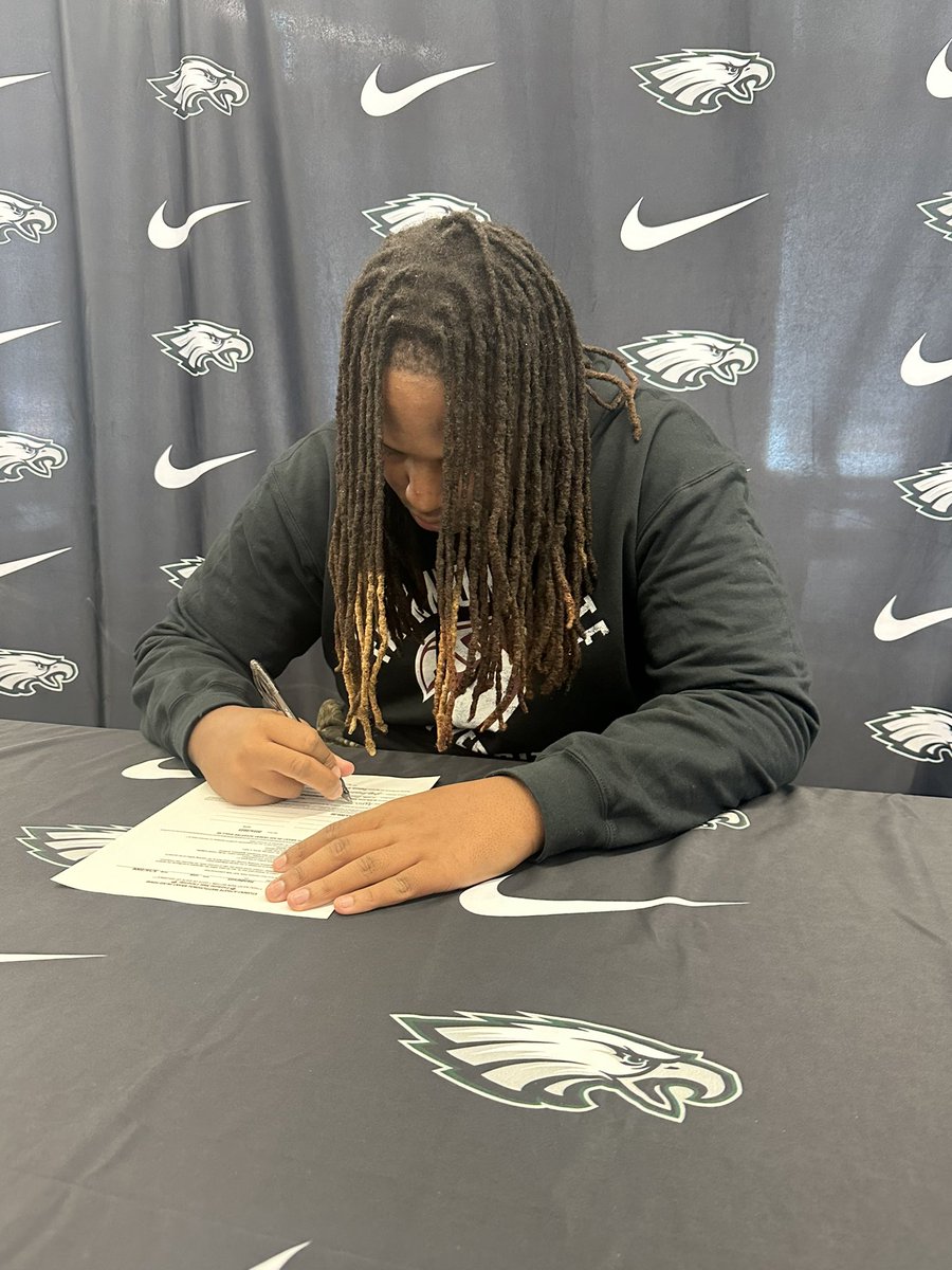 Jamestown Athletics (@jhsathletics) on Twitter photo Huge congratulations to <a href="/Jimmy10Moore/">Jimmy Moore</a> (ECSU) and <a href="/TyHendo757/">TyronHenderson757</a> (Fairmont State) on their commitment yesterday to play college football at the next level! Please join us tonight @ 6PM at JHS for the formal ceremony! Huge congratulations to <a href="/Jimmy10Moore/">Jimmy Moore</a> (ECSU) and <a href="/TyHendo757/">TyronHenderson757</a> (Fairmont State) on their commitment yesterday to play college football at the next level! Please join us tonight @ 6PM at JHS for the formal ceremony!