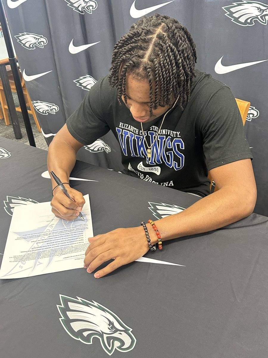 JHSAthletics's tweet photo. Huge congratulations to @Jimmy10Moore (ECSU) and @TyHendo757  (Fairmont State) on their commitment yesterday to play college football at the next level! Please join us tonight @ 6PM at JHS for the formal ceremony! https://t.co/I4pvlDKAHu