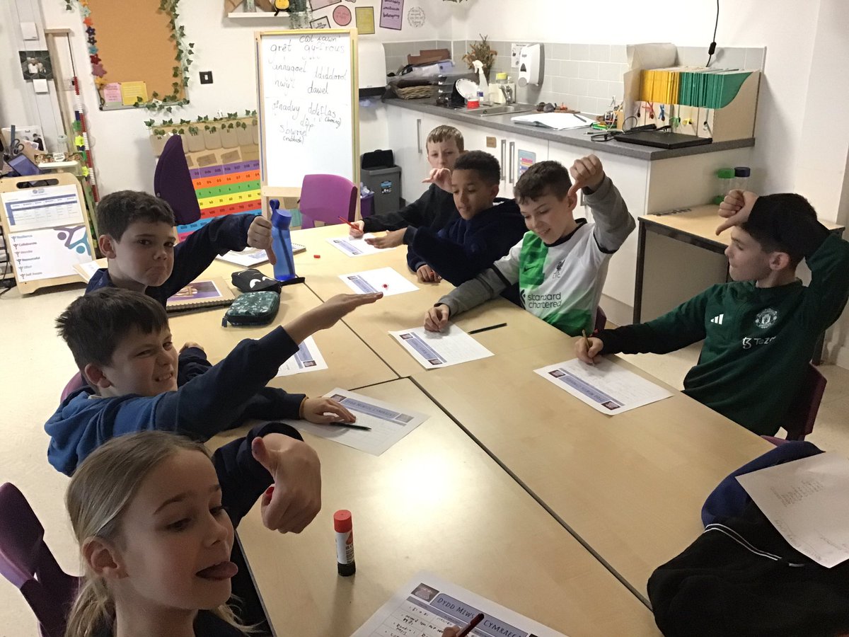 Mrs Lloyd tweet media