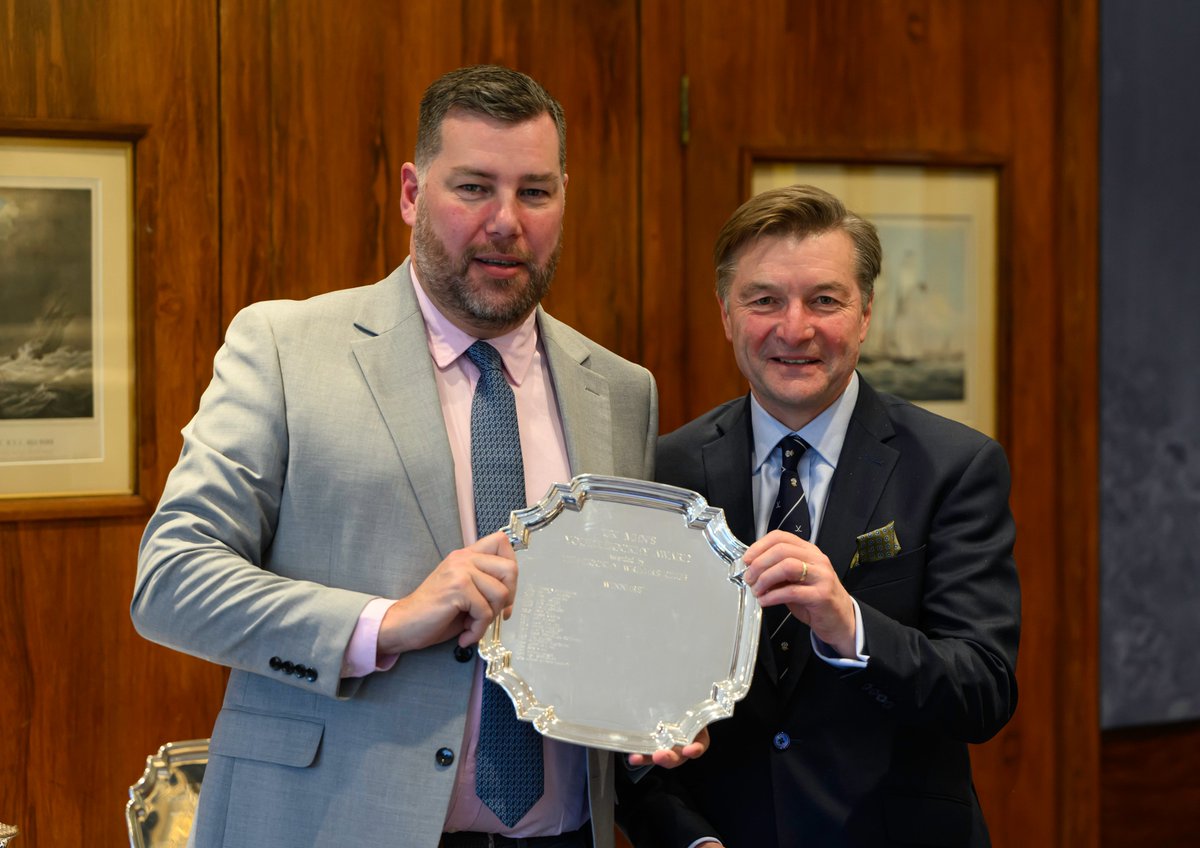 HockeyWriters1's tweet photo. Our Youth, Boys U18 winner was Jonny Sturch-Hibbitt (Exeter University). Jonny was involved in Uni hockey and 1988 Seoul Olympian Richard Leman presented the award to Jonny's father. https://t.co/Q7mEgNmo5M