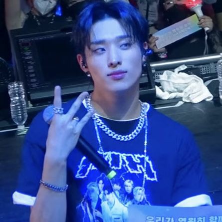 ㅤ
ㅤㅤ𖤐’ me deram: azul.

comenta "?" que te dou uma cor.